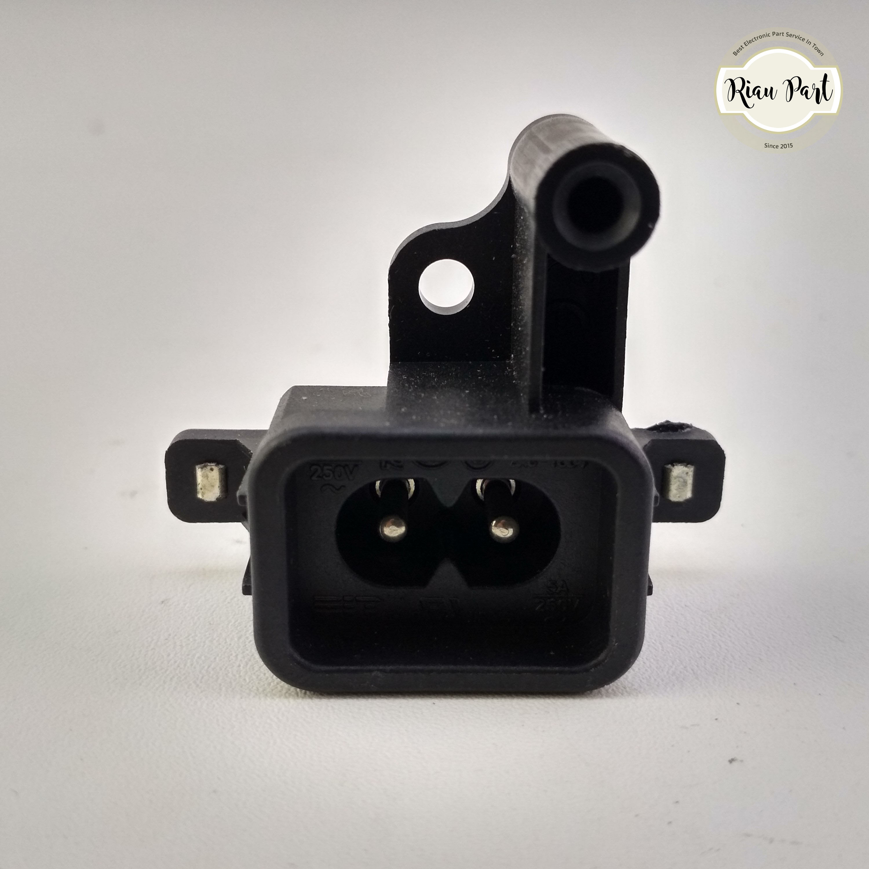 SOCKET AC FEMALE ANGKA 8